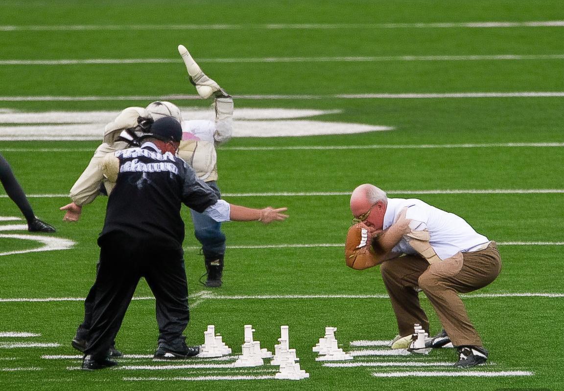 巴塞罗那VS里昂：战术对决与角色球员奇兵发挥(图3)